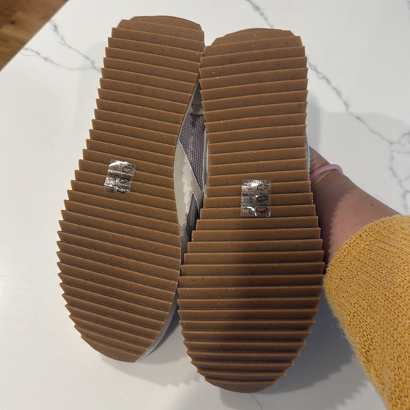 NEW - Rag & Bone size 37 Lavender Retro Runner Shoes - Picture 3 of 5